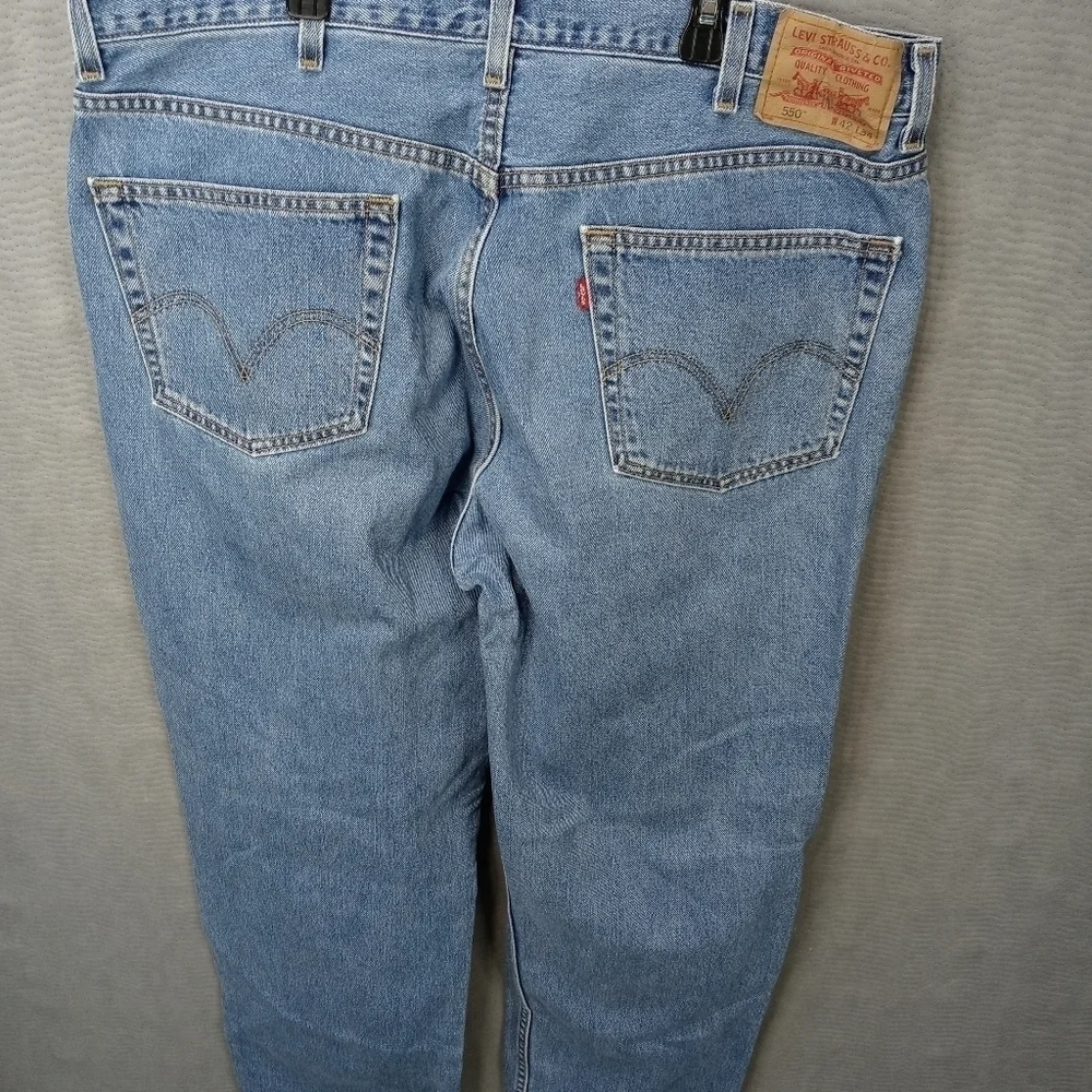 Levi's 550 Relaxed fit men's blue jeans. Sz 42x 34. Rise. 14